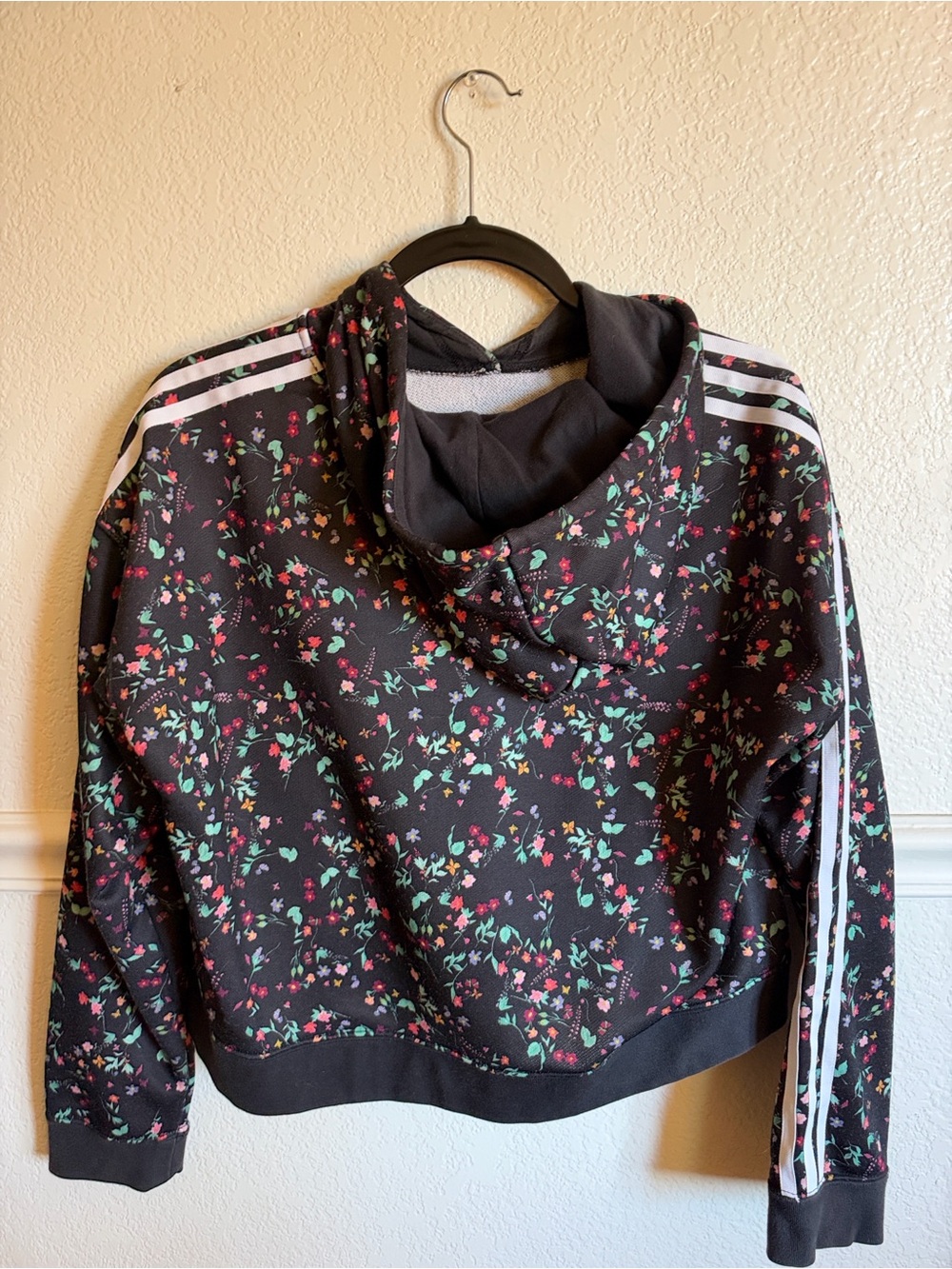 adidas Super Star Women’s Black Floral Cropped Hoodie Sweater size small - Picture 3 of 4